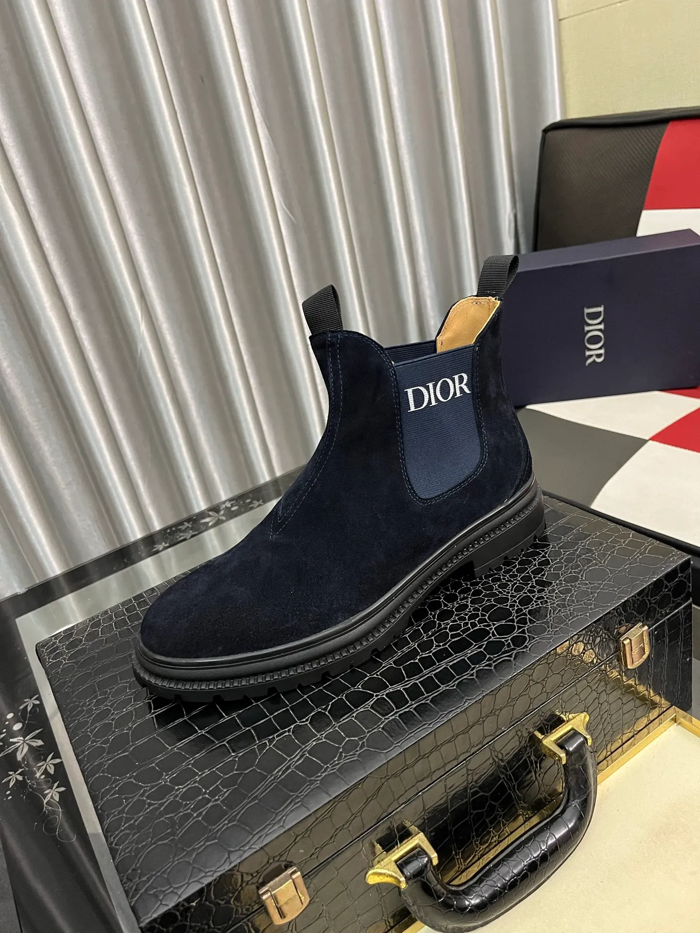 Men's shoes 💰500⌚️⌚️"Dior" Gaoban short boots ⚠️⚠️Top purchasing agents🔍🔍Men's 2023 HK counters are on sale simultaneously. Sole: The original sole is specially provided by the original factory. The exclusive movable molded sole is super comfortable. The original factory and the single product are handmade🔍🔍. The details determine the quality. We only make shoes with care. You can enter and exit the counter at will. Welcome to compare. 🇮🇹Size: 38-444️⃣Colors available